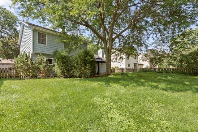616 Blue Spruce Lane, Mundelein, IL 60060