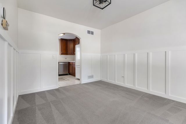 616 Blue Spruce Lane, Mundelein, IL 60060