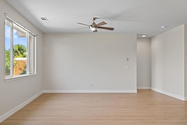 9895 Sheffield Way, Elk Grove, CA 95757