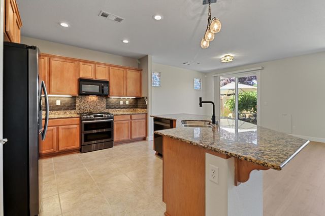 9895 Sheffield Way, Elk Grove, CA 95757