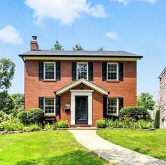8049 Gannon Avenue, St Louis, MO 63130