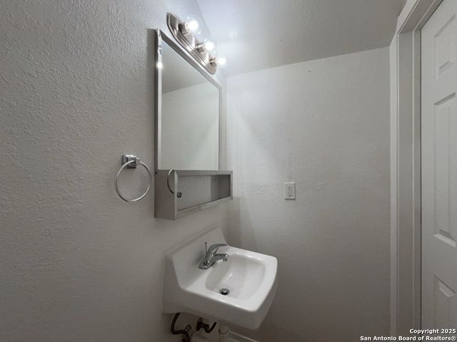 2802 Lasses Blvd Apt 42, San Antonio, TX 78223