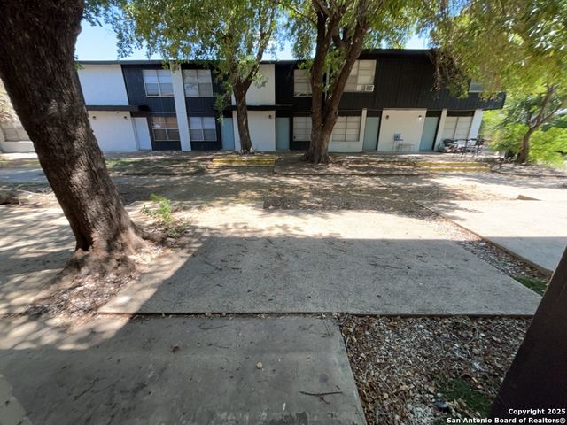 2802 Lasses Blvd Apt 42, San Antonio, TX 78223