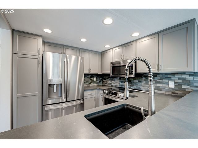56 GALEN St, Lake Oswego, OR 97035