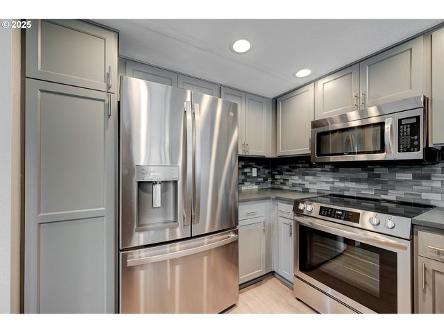 56 GALEN St, Lake Oswego, OR 97035