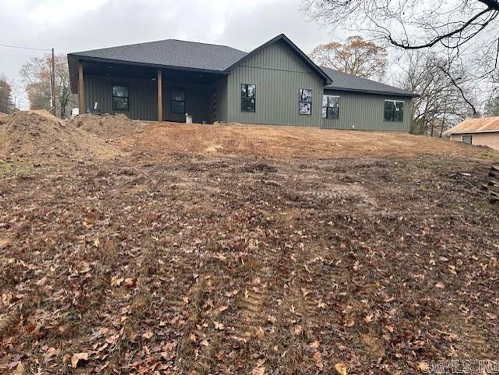 436 MAIN St, Bauxite, AR 72011