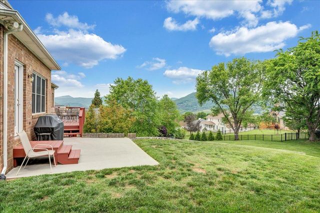 415 Stoneledge DR, Roanoke, VA 24019