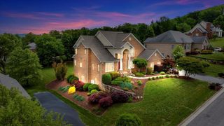 415 Stoneledge DR, Roanoke, VA 24019