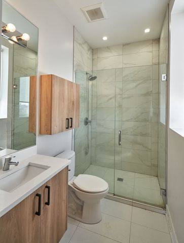 926 E 43rd Street 203, Chicago, IL 60653