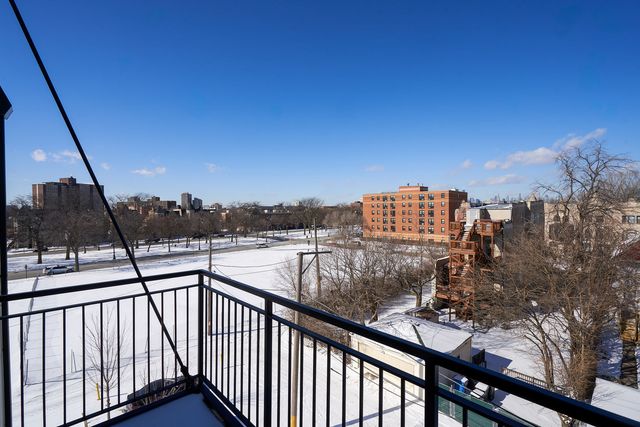 926 E 43rd Street 203, Chicago, IL 60653