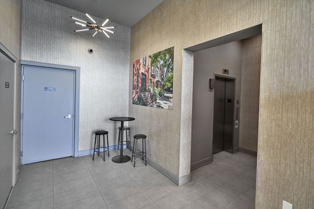 926 E 43rd Street 203, Chicago, IL 60653