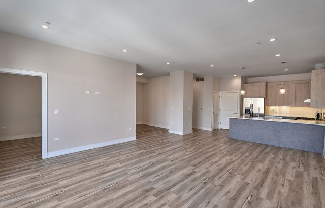 926 E 43rd Street 203, Chicago, IL 60653