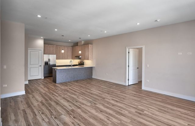 926 E 43rd Street 203, Chicago, IL 60653