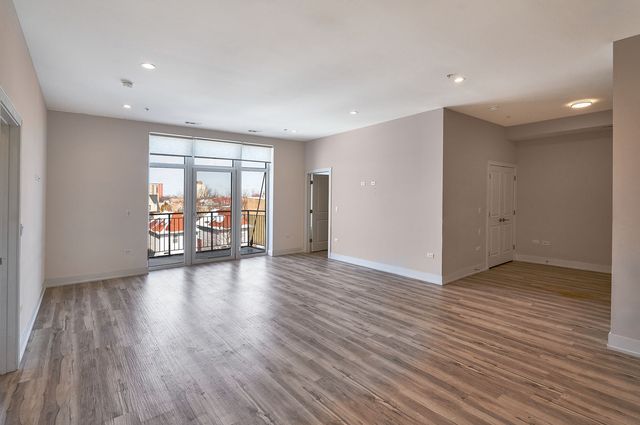 926 E 43rd Street 203, Chicago, IL 60653