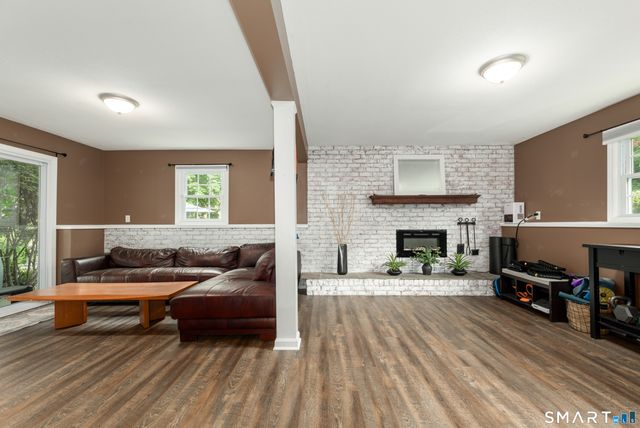 20 Stacy Court, Cheshire, CT 06410