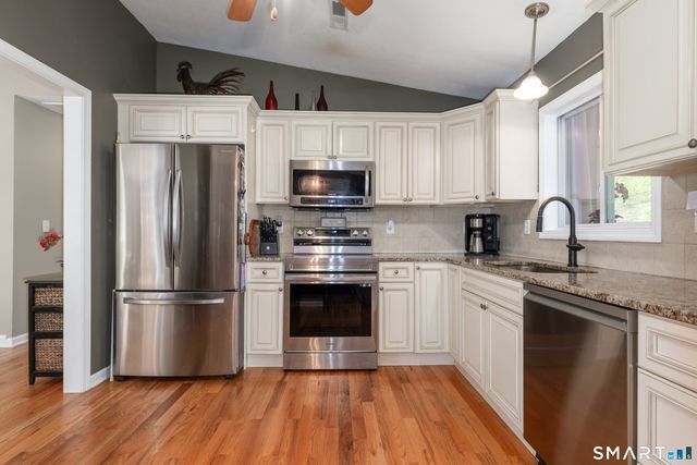 20 Stacy Court, Cheshire, CT 06410