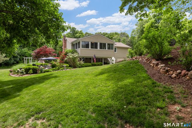 20 Stacy Court, Cheshire, CT 06410