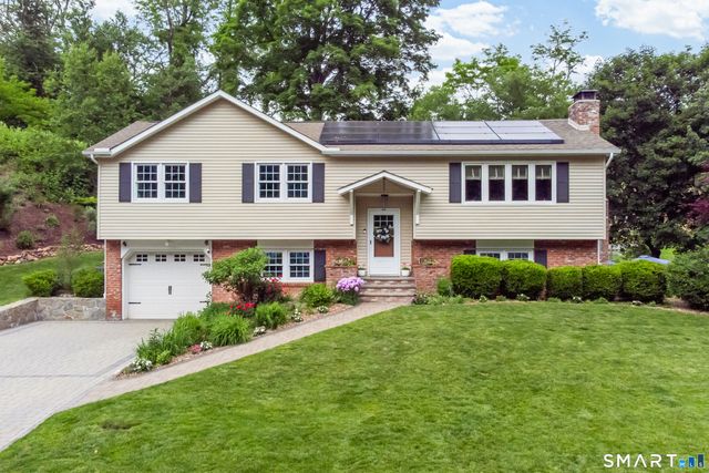 20 Stacy Court, Cheshire, CT 06410