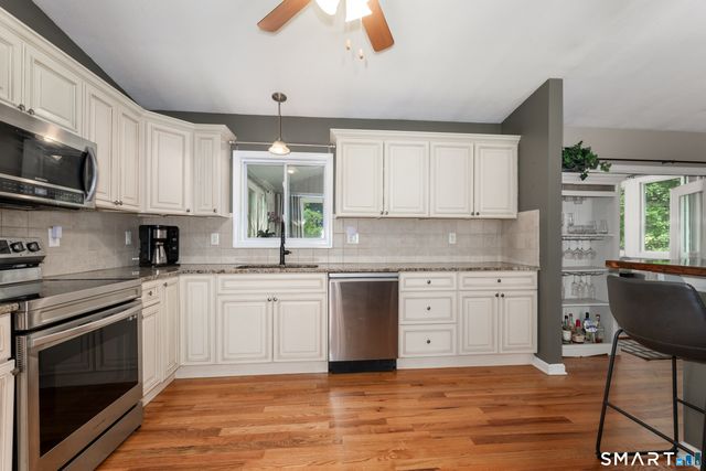 20 Stacy Court, Cheshire, CT 06410