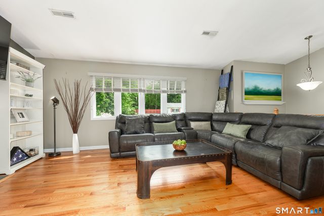 20 Stacy Court, Cheshire, CT 06410