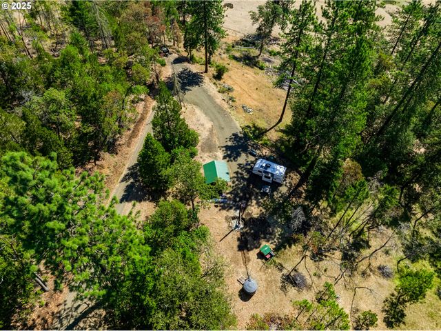 1007 WILD IRIS Ln, Roseburg, OR 97470