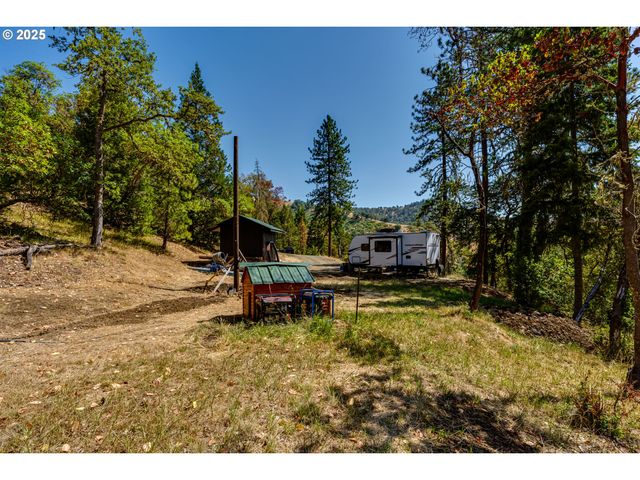 1007 WILD IRIS Ln, Roseburg, OR 97470