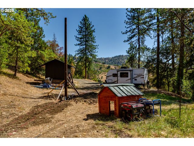 1007 WILD IRIS Ln, Roseburg, OR 97470