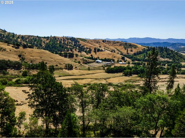 1007 WILD IRIS Ln, Roseburg, OR 97470