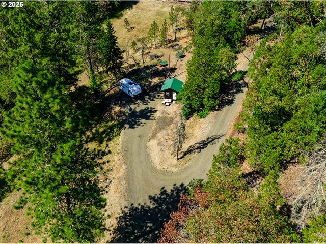 1007 WILD IRIS Ln, Roseburg, OR 97470