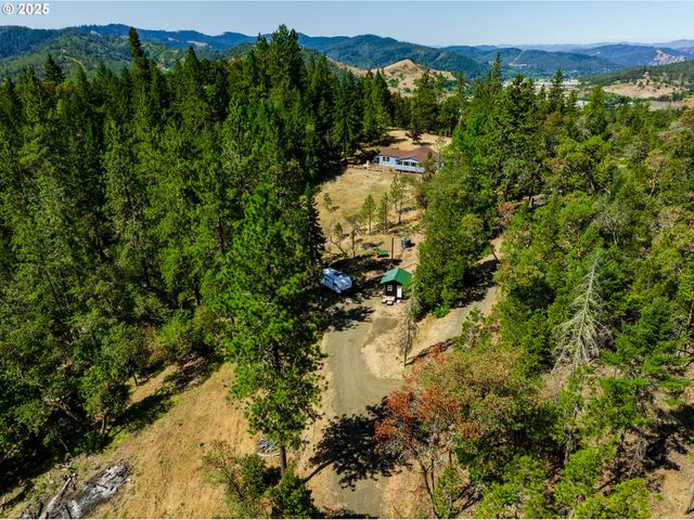 1007 WILD IRIS Ln, Roseburg, OR 97470