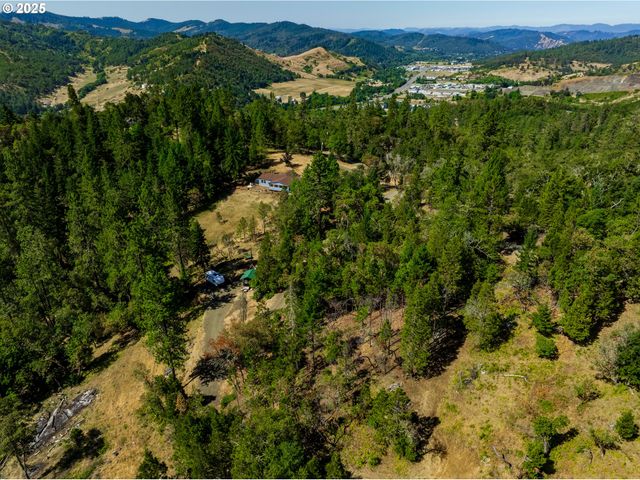 1007 WILD IRIS Ln, Roseburg, OR 97470