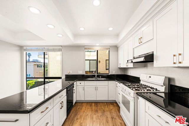 4454 Ventura Canyon Avenue 103, Sherman Oaks, CA 91423