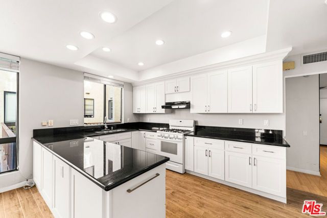 4454 Ventura Canyon Avenue 103, Sherman Oaks, CA 91423