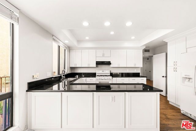 4454 Ventura Canyon Avenue 103, Sherman Oaks, CA 91423