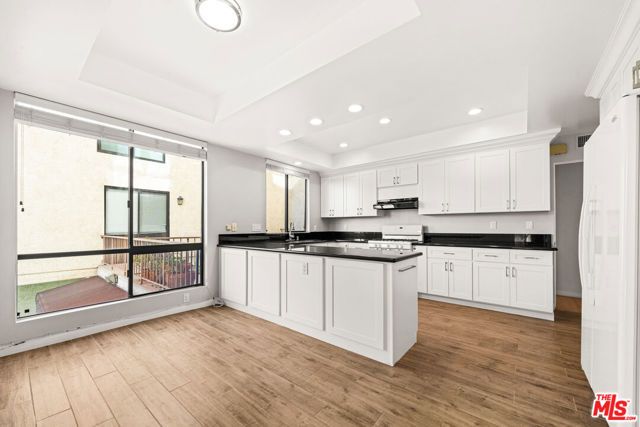 4454 Ventura Canyon Avenue 103, Sherman Oaks, CA 91423