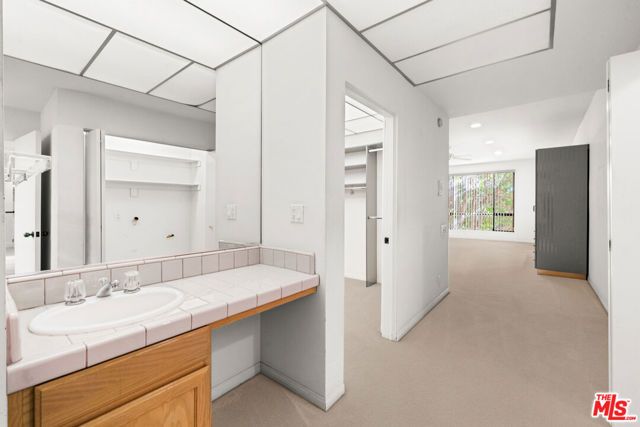 4454 Ventura Canyon Avenue 103, Sherman Oaks, CA 91423