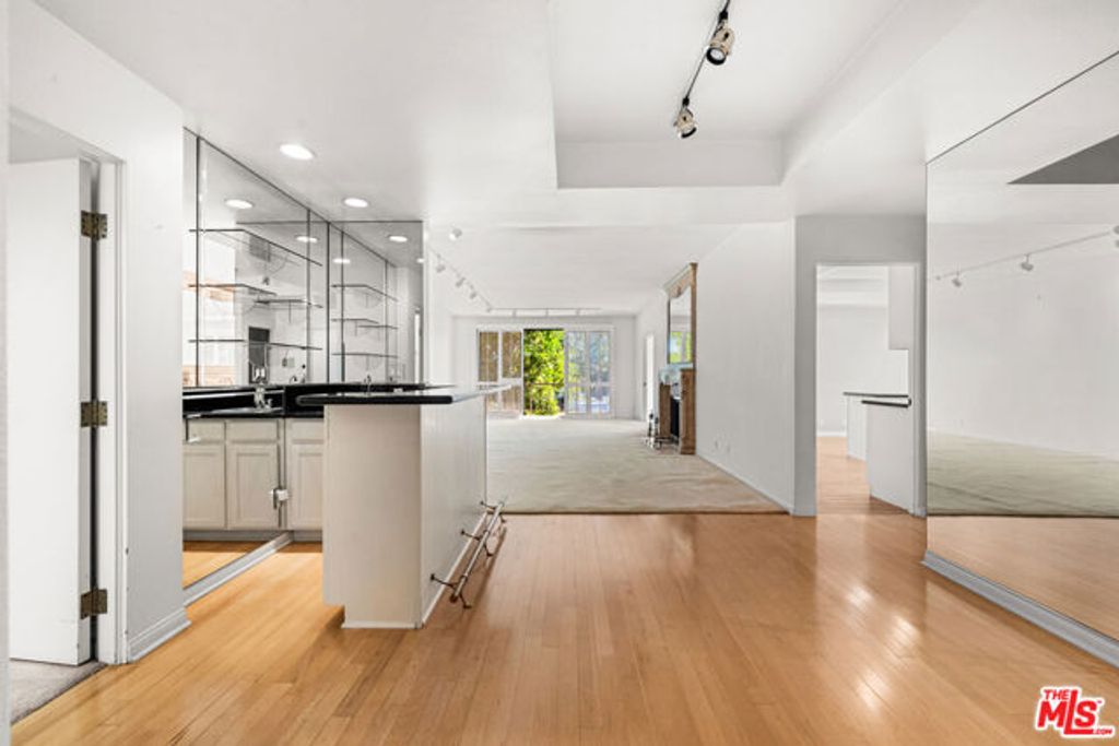 4454 Ventura Canyon Avenue 103, Sherman Oaks, CA 91423