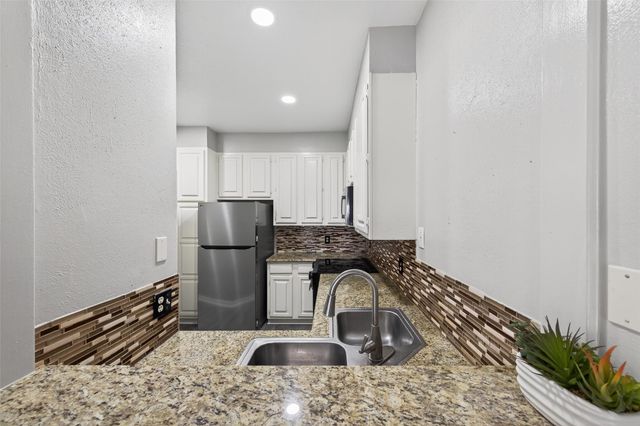 2211 S Braeswood Boulevard 23I, Houston, TX 77030