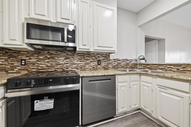 2211 S Braeswood Boulevard 23I, Houston, TX 77030