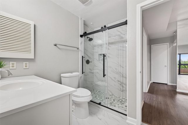 2211 S Braeswood Boulevard 23I, Houston, TX 77030