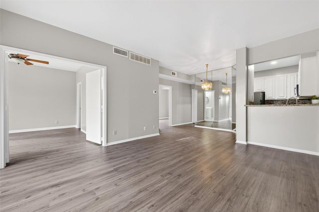 2211 S Braeswood Boulevard 23I, Houston, TX 77030