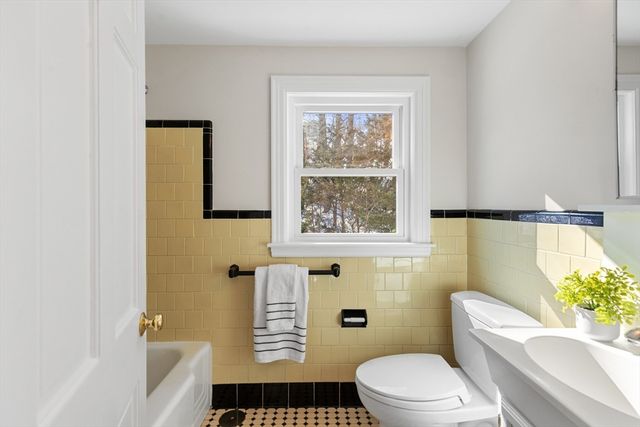 115 Gloucester St, Arlington, MA 02476