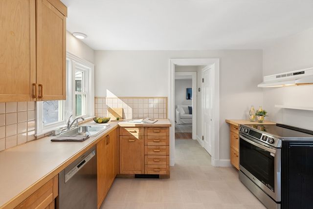 115 Gloucester St, Arlington, MA 02476