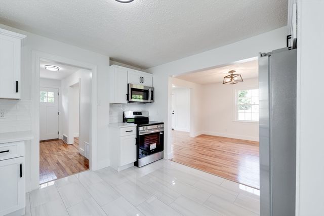1386 Piper Rd, West Springfield, MA 01089