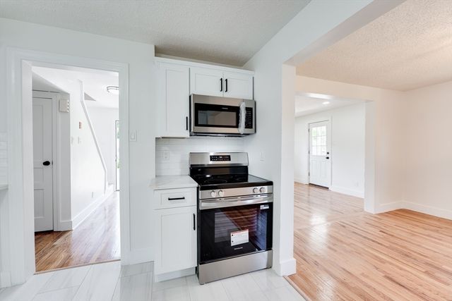 1386 Piper Rd, West Springfield, MA 01089