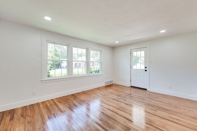 1386 Piper Rd, West Springfield, MA 01089