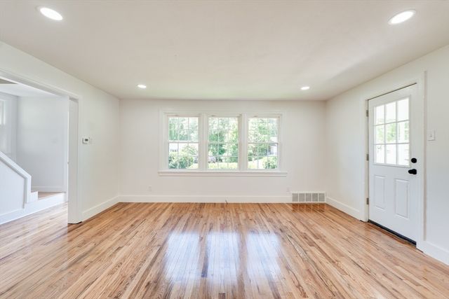 1386 Piper Rd, West Springfield, MA 01089