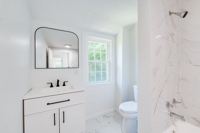 1386 Piper Rd, West Springfield, MA 01089