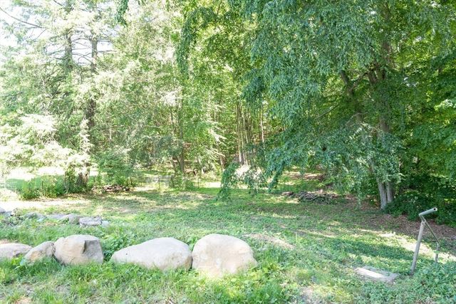 1386 Piper Rd, West Springfield, MA 01089