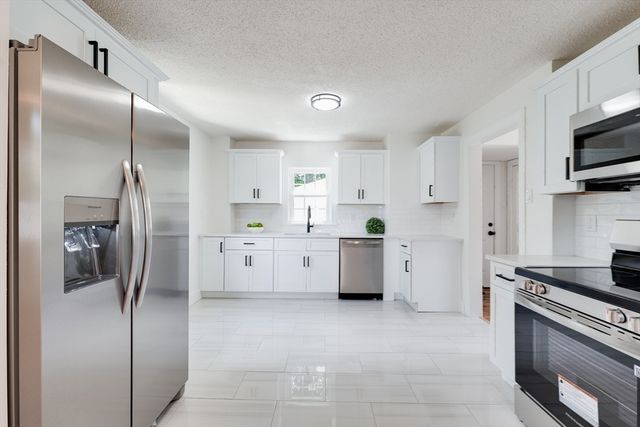 1386 Piper Rd, West Springfield, MA 01089